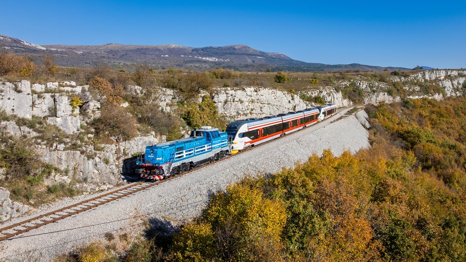 7023 008, 6012 001: SŽ 646 003 / Rakitovec – Buzet