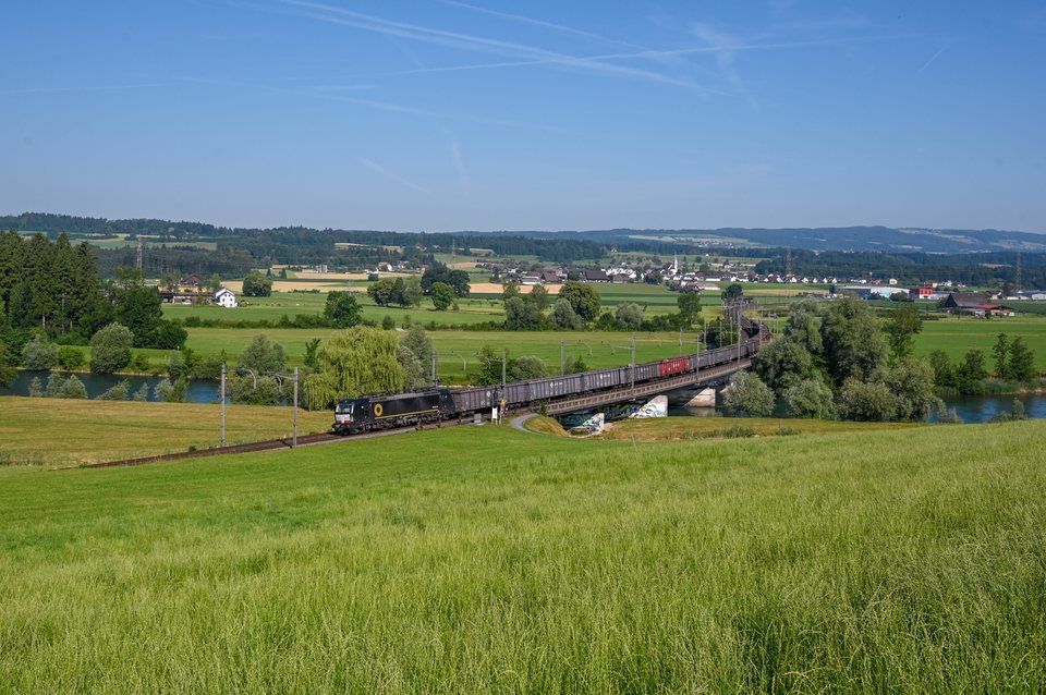 Beacon Rail Leasing: 193 656