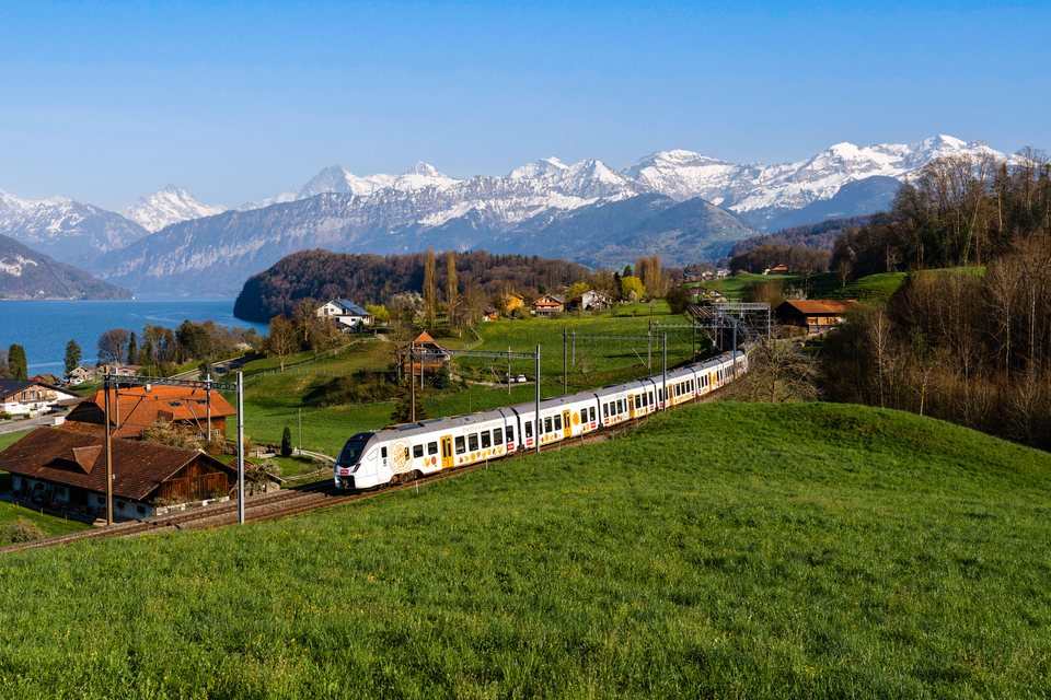 BLS RABe 528 110 "Kambly" at Einigen, BE, CH