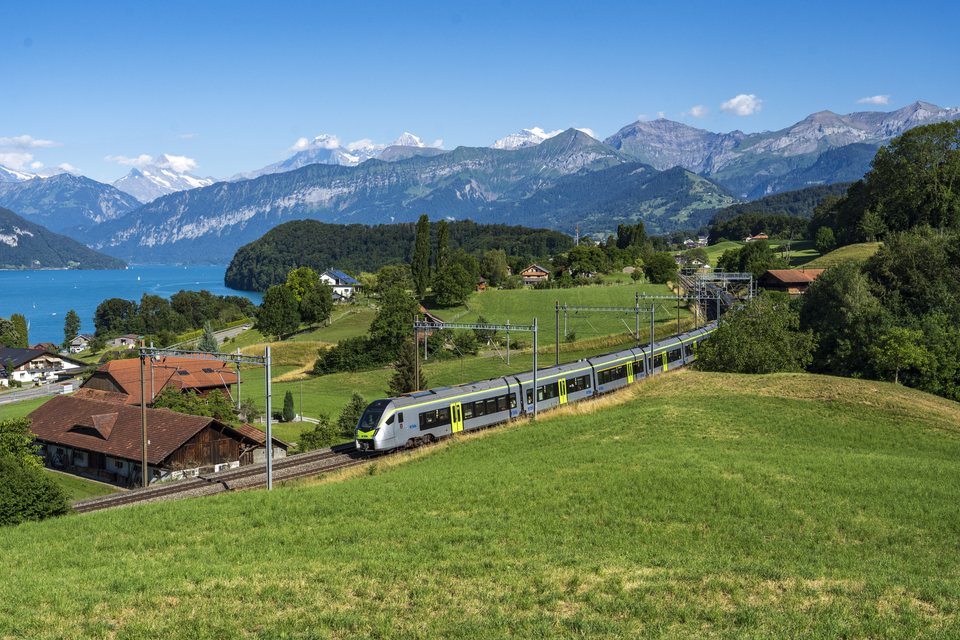 BLS RABe 528 - Einigen, BE (CH)