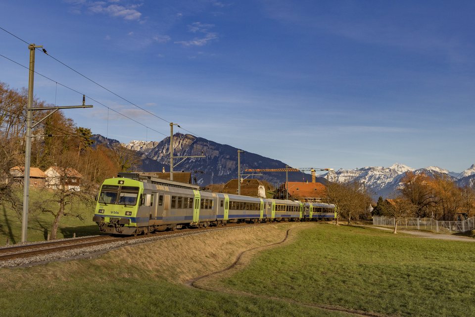 RBDe 566 II 232 (BLS): RBDe 566 232 / CH-Spiez