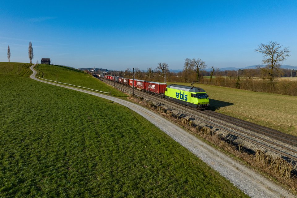 BLS Re 465 017 at Sins, AG, CH