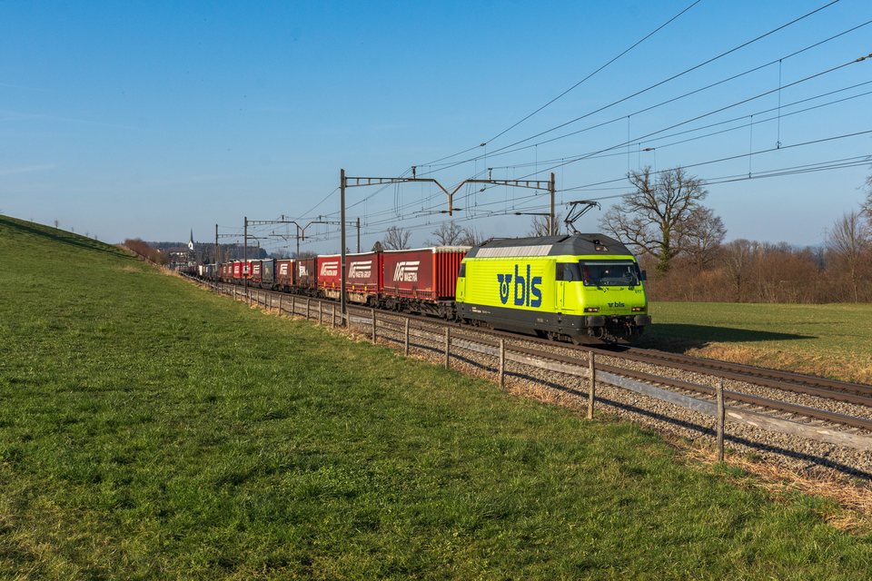 BLS Re 465 017 at Sins, AG, CH
