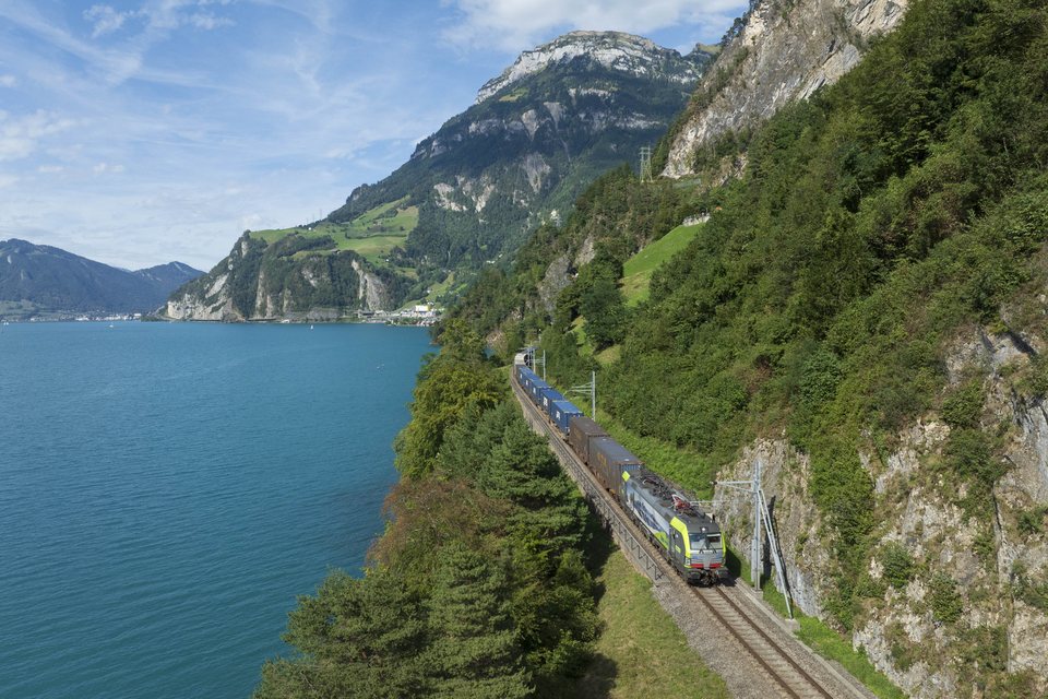 BLS Re 475 418 - Sisikon, UR (CH)