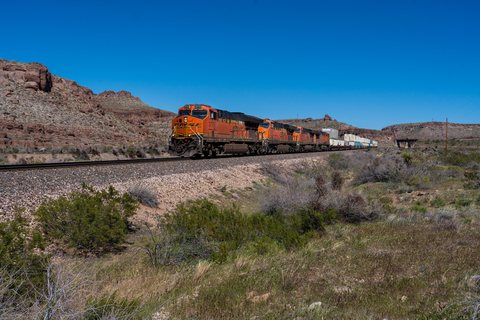 BNSF (Burlington Northern Santa Fe): BNSF 3775 - Kingman, Arizona (USA)