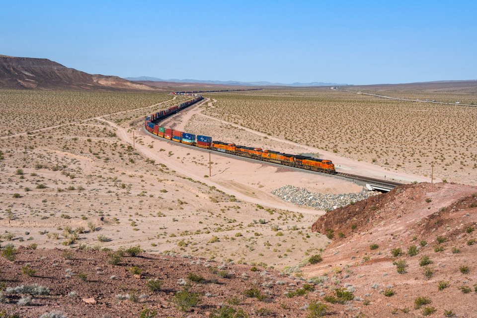 BNSF (Burlington Northern Santa Fe): BNSF 3876 - Ludlow, California (USA)