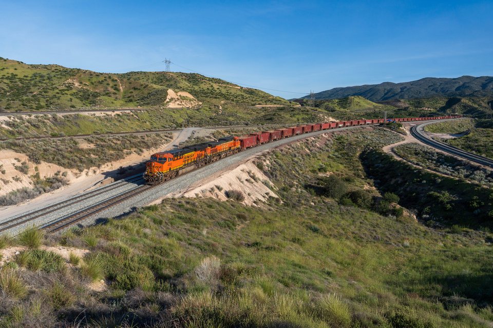BNSF (Burlington Northern Santa Fe): BNSF 4253 - Cajon Pass, California (USA)