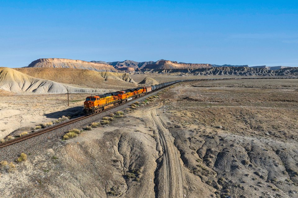 BNSF (Burlington Northern Santa Fe): BNSF 6085, 9230 and 6408 - Thompson Springs, Utah (USA)