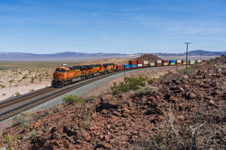 BNSF (Burlington Northern Santa Fe): BNSF 6090 - Ludlow, California (USA)