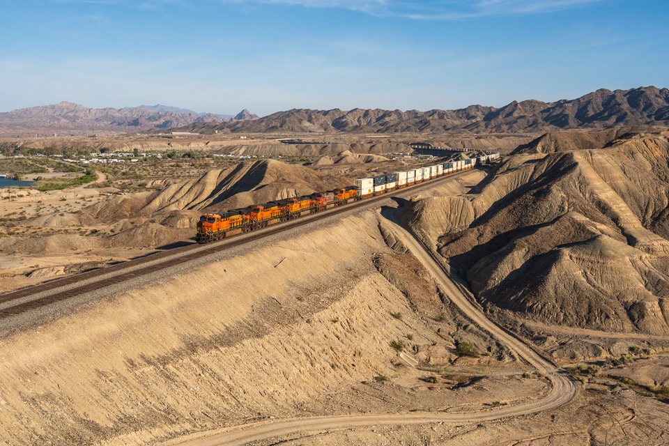BNSF (Burlington Northern Santa Fe): BNSF 6956 - Needles, California (USA)