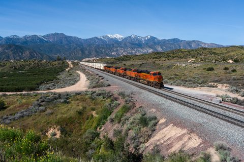BNSF (Burlington Northern Santa Fe): BNSF 8006 - Cajon Pass, California (USA)