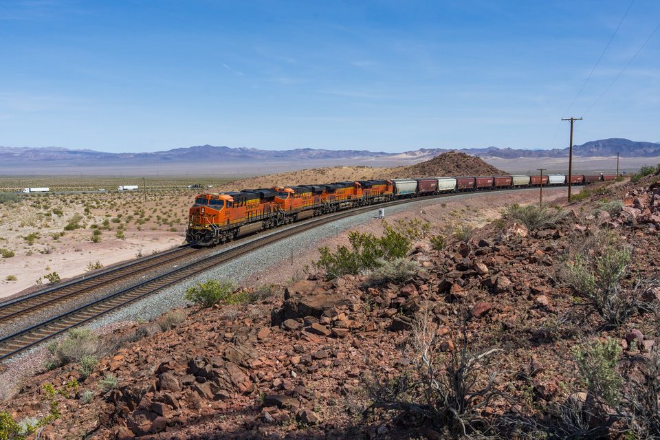 BNSF (Burlington Northern Santa Fe): BNSF 8044 - Ludlow, California (USA)