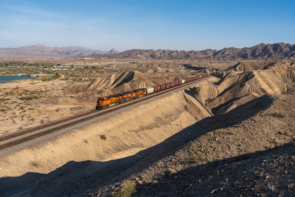 BNSF (Burlington Northern Santa Fe): BNSF 8195 - Needles, California (USA)