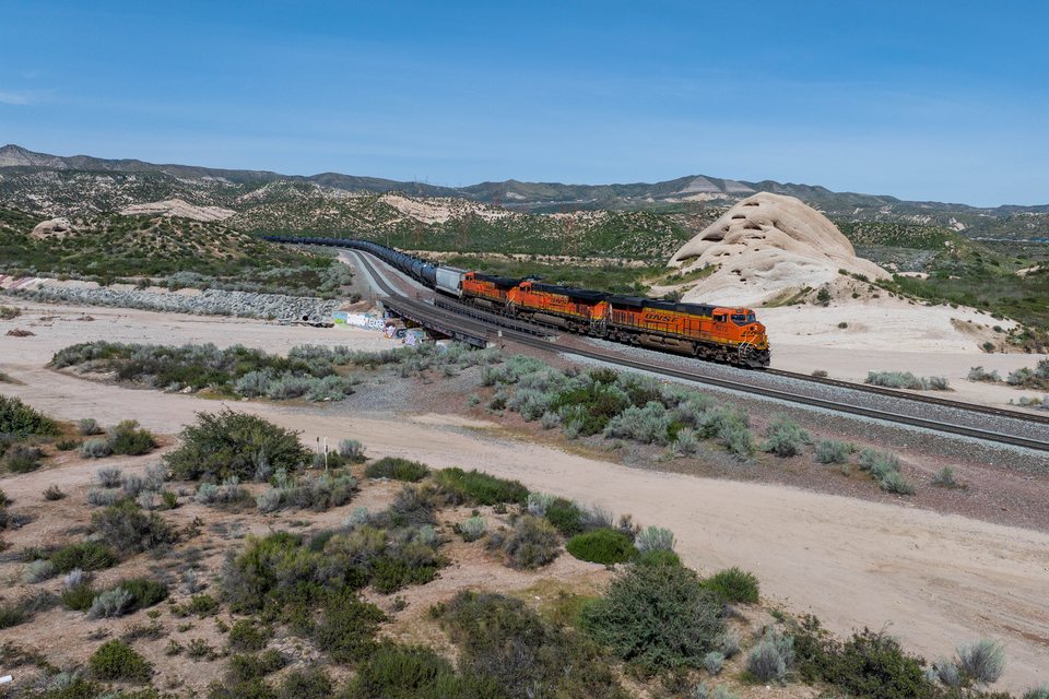 BNSF (Burlington Northern Santa Fe): BNSF 8273 - Cajon Junction, California (USA)