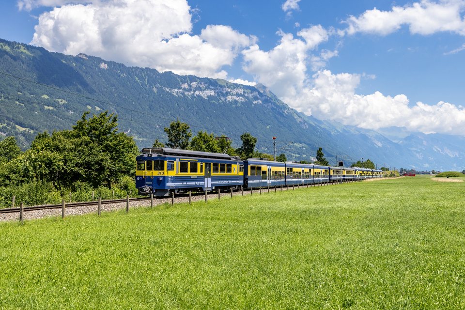 BOB (Berner Oberland Bahn): BOB ABeh 4/4 II 313 (Flugplatz Interlaken, BE/CH)