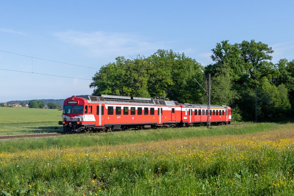 CJ (Chemins de fer du Jura): CJ RBDe 566 I 221 / Bonfol (JU/CH)