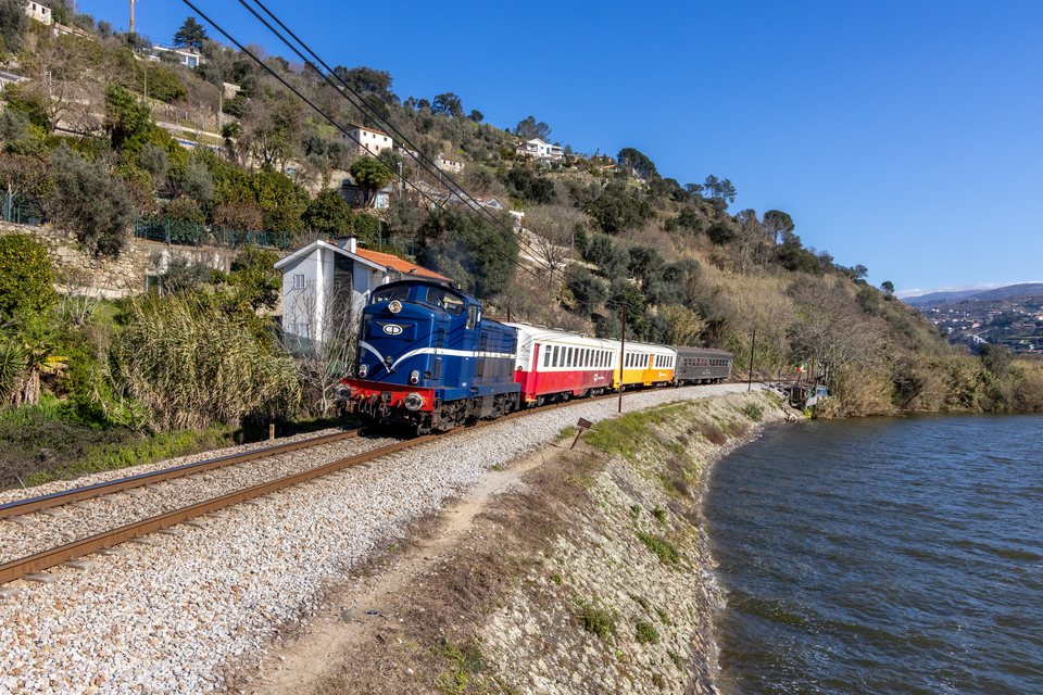 CP 1400 1455 (CP (Comboios de Portugal)): CP 1455 (Santa Cruz do Douro, Portugal)