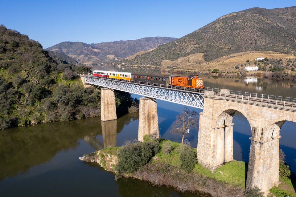 CP (Comboios de Portugal): CP 1435 (Freixo de Numão-Mós do Douro, Portugal)