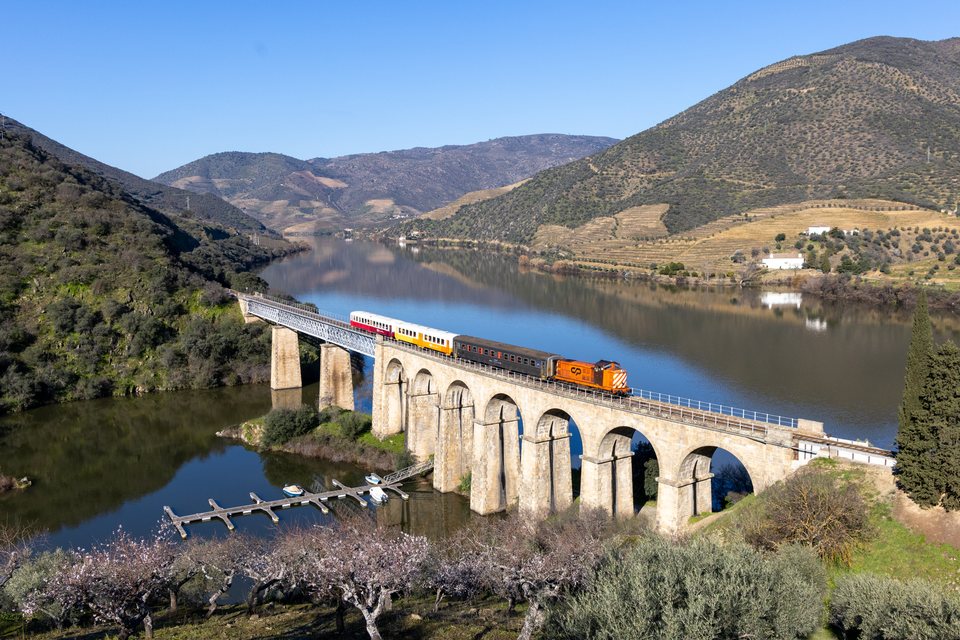 CP (Comboios de Portugal): CP 1435 (Freixo de Numão-Mós do Douro, Portugal)