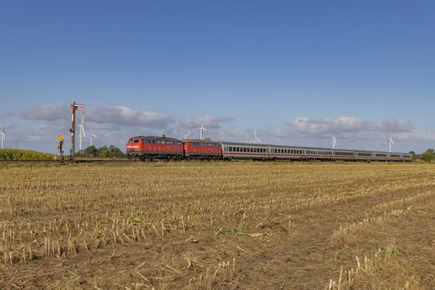 DB Fernverkehr: BR 218 390 + 833 / DE-Klanxbüll