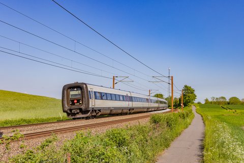 MF 5002, MF 5079 (DSB (Danske Statsbaner)): MF 5033 + 5002 + 5079 + ER 2032 / DK-Tommerup