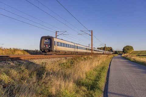 MF 5021, MF 5025 (DSB (Danske Statsbaner)): MF 5002 + 5021 + 5025 + ER 2022 / DK-Ejby