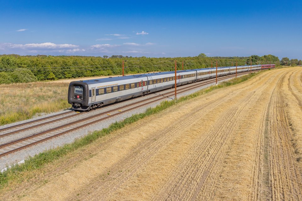 MF 5037, MF 5087, MF 5040 (DSB (Danske Statsbaner)): MF 5092 + 5037 + 5087 + 5040 + ER 2013 / DK-Hjulby