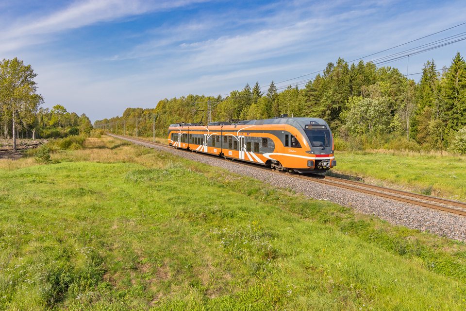 1300 1323 (Elron): 1323 / EST-Põllküla