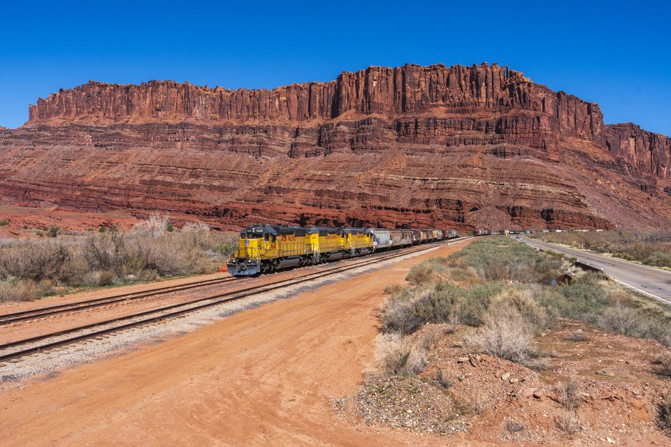 EMD SD40-2 1640, EMD SD40-2 1605, EMD GP40M 1507: UP 1640, 1605 and 1507 - Moab, Utah (USA)