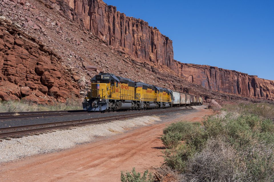 EMD SD40-2 1640, EMD SD40-2 1605, EMD GP40M 1507: UP 1640, 1605 and 1507 - Moab, Utah (USA)