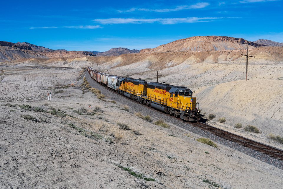 EMD SD40N 1605: UP SD40N 1605 and 1640 - Thompson Springs, Utah (USA)