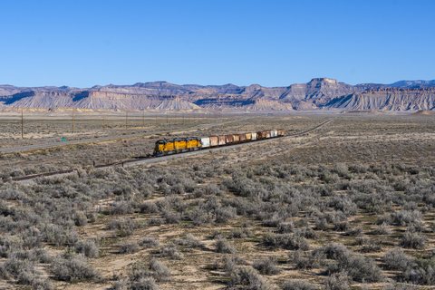 EMD SD40N 1640, EMD SD40N 1605, EMD GP40M 1507: UP 1640, 1605 and 1507 - Green River, Utah (USA)