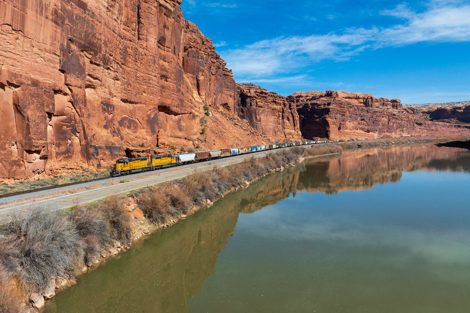 EMD SD40N 1640: UP SD40N 1640 and 1605 - Moab, Utah (USA)