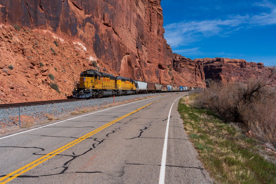 EMD SD40N 1640: UP SD40N 1640 and 1605 - Moab, Utah (USA)