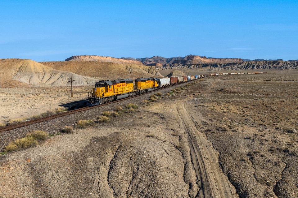 EMD SD40N 1640: UP SD40N 1640 and 1605 - Thompson Springs, Utah (USA)
