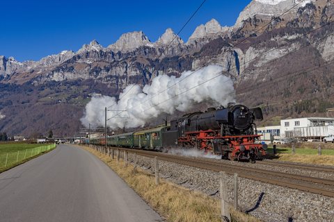 BR 52 058, Re 420 (Re 4/4 II) 11141 (Eurovapor): BR 23 058 + Re 4/4 11141 / CH-Walenstadt