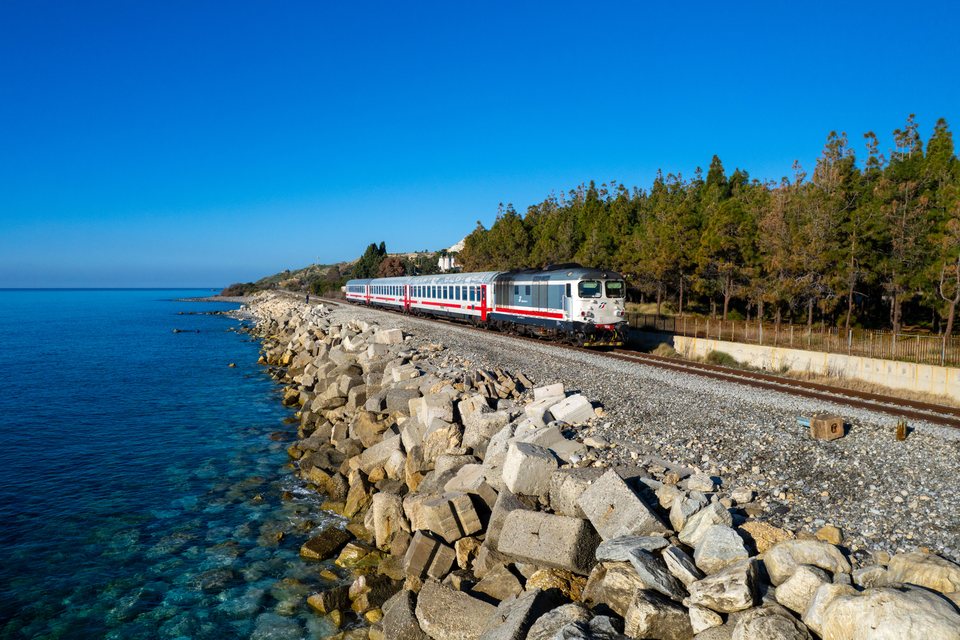 FS D445 1056 at Gruda, Calabria, Italy