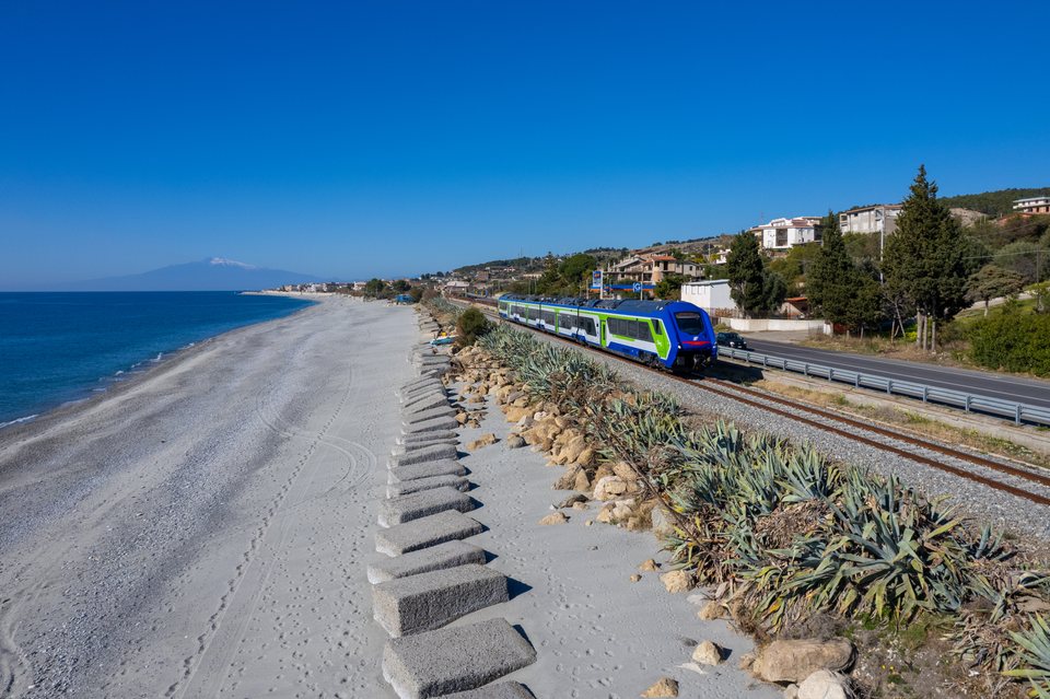 FS HTR 412 018 at Marina di San Lorenzo, Calabria, Italy