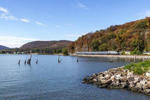 GE P32AC-DM 703: Amtrak GEP32AC-DM 703 (Peekskill, NY/USA)
