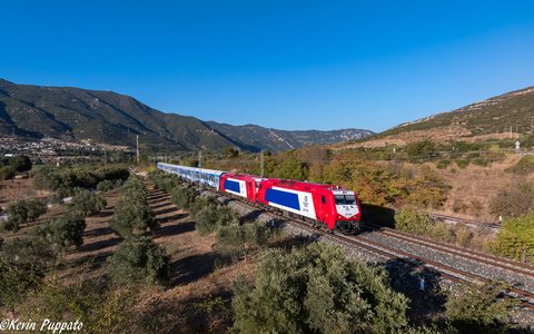 Hellenic Train 220 006 + 220 017 + IC 57 Thessaloniki - Athens