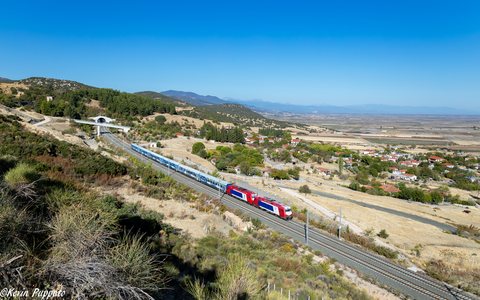 Hellenic Train 220 017 + 220 006 + IC 50 Athens - Thessaloniki