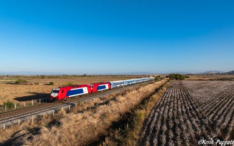 Hellenic Train 220 018 + 220 029 + IC 51 Thessaloniki - Athens (2)