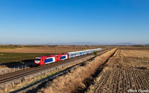 Hellenic Train 220 018 + 220 029 + IC 51 Thessaloniki - Athens