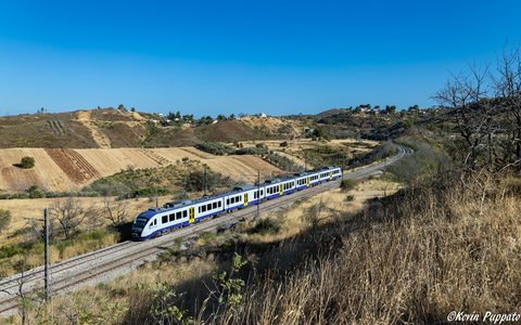 Hellenic Train 460 010 -- Athens - Chalkida