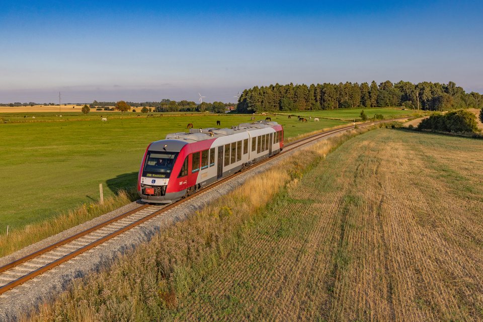 Lokaltog: LB 2033/2133 / DK-Himlingøje