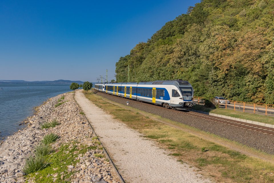 415 004 (MAV): 415 021 + 004 / HU-Bélatelep