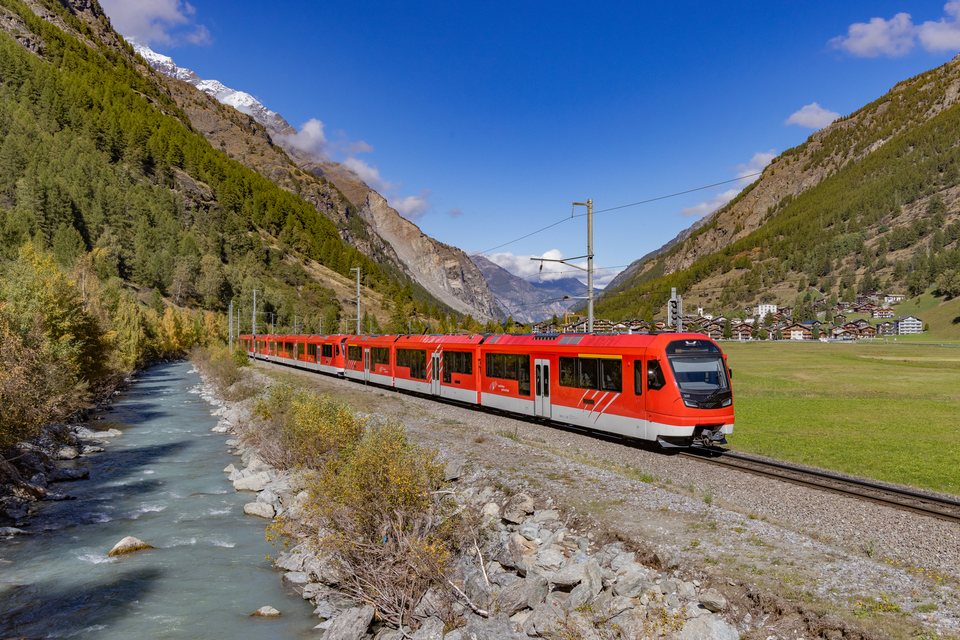 ABeh 8/12 308, ABeh 8/12 304 (MGB (Matterhorn Gotthard Bahn)): ABeh 8/12 306 + 308 + 304 / CH-Täsch