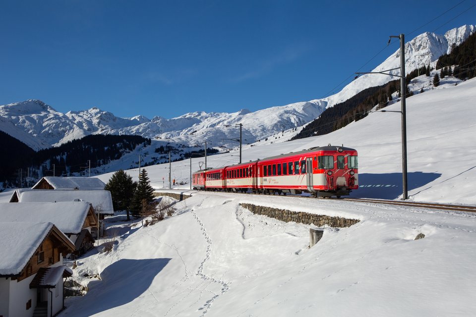 Deh 4/4 BVZ 2254 (MGB (Matterhorn Gotthard Bahn)): MGB Bt 2254 mit schiebendem Deh 4/4 23 / Sedrun (GR/CH)