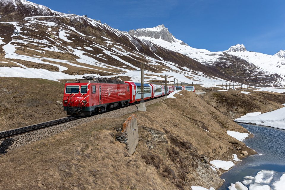 MGB (Matterhorn Gotthard Bahn): MGB HGe 4/4 II 107 / Oberalppass (UR/CH)