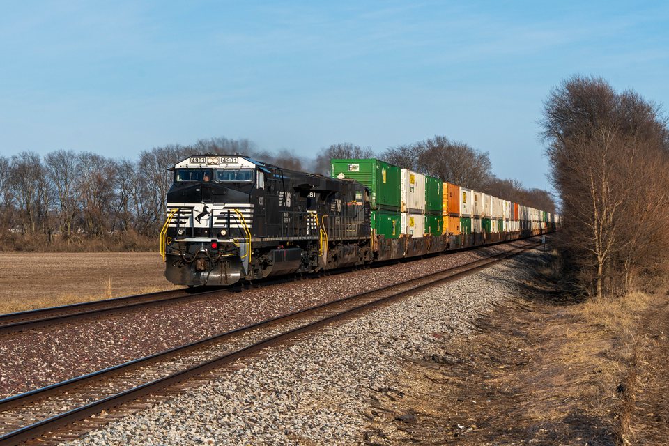 Norfolk Southern: NS 4901 + 7681 - West Point, IN (USA)